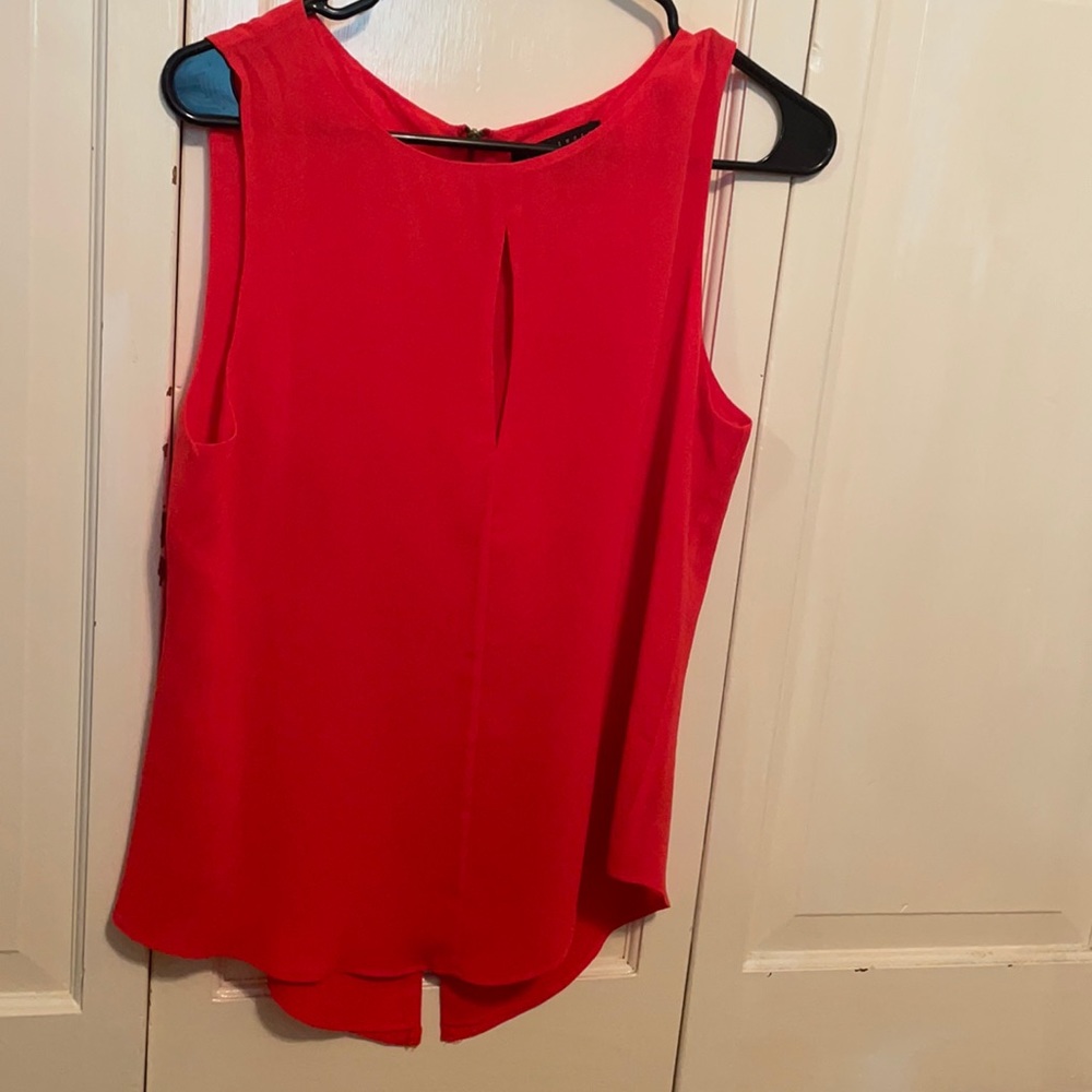 Ladies sleeveless top